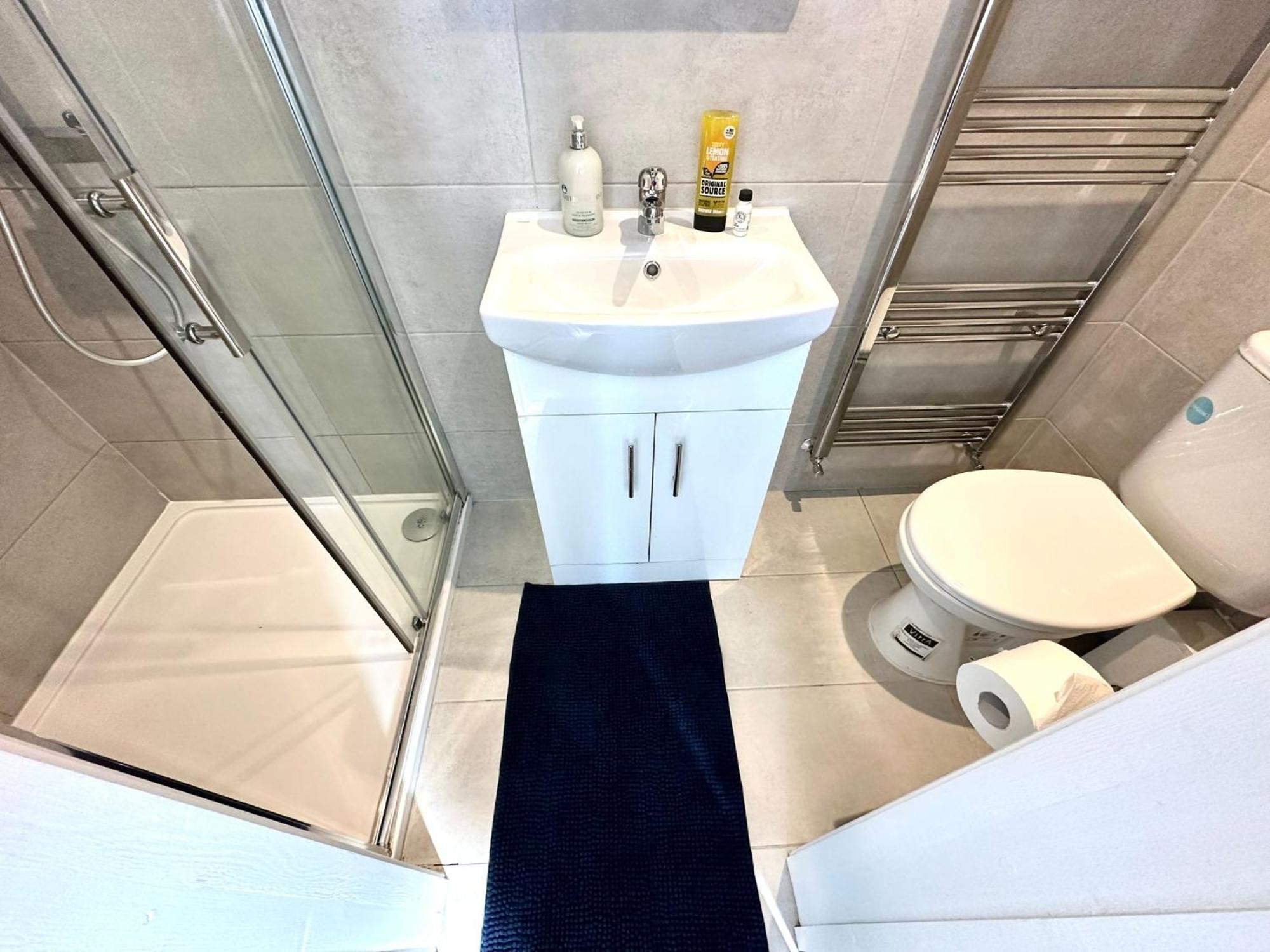 Unique Modern, Private Apartment,15 Mins To Central London هيندون المظهر الخارجي الصورة